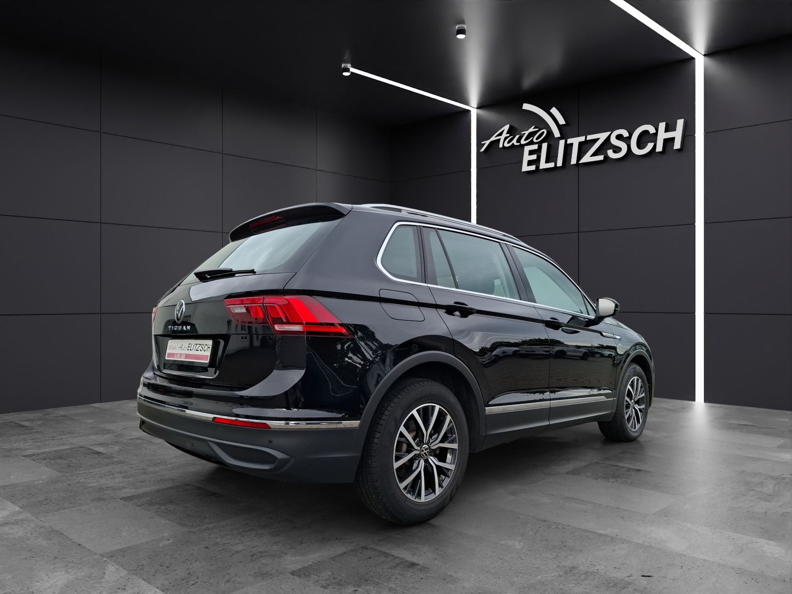 Fahrzeugabbildung Volkswagen Tiguan TSI Life DSG LED Navi Pano ACC PDC SH