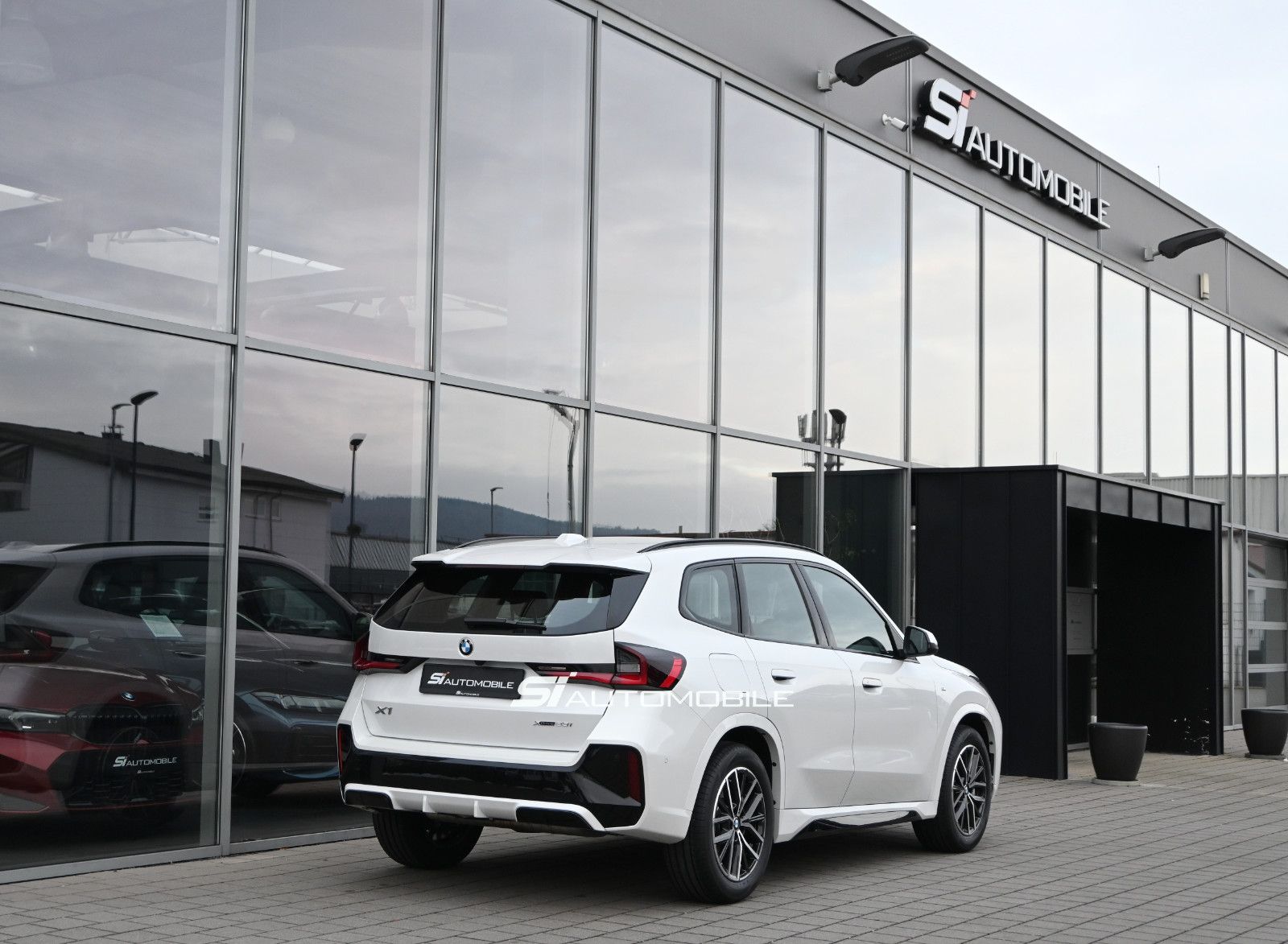 Fahrzeugabbildung BMW X1 xDrive23i M-Sport °ACC°AHK°360°MEMO°HARMAN°
