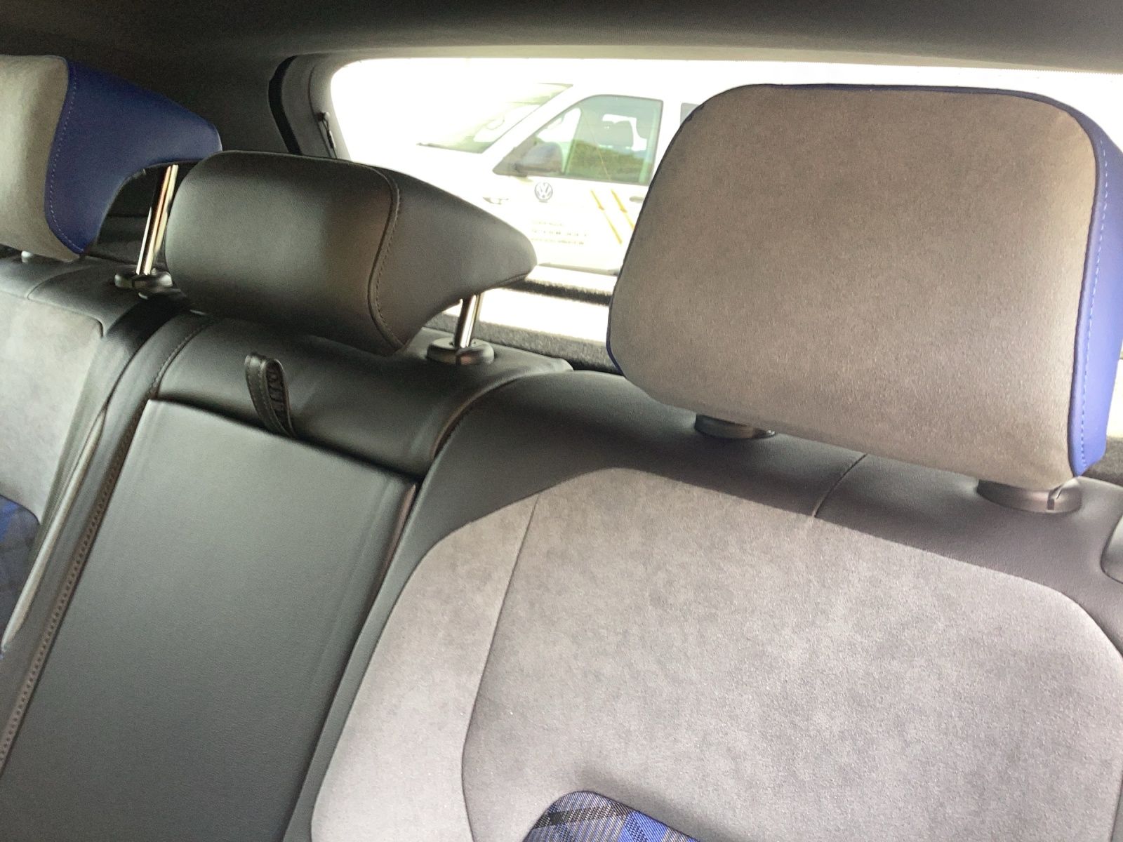 Fahrzeugabbildung Volkswagen Golf VIII R DSG 4M Black-Stye Matrix Akrapovic H