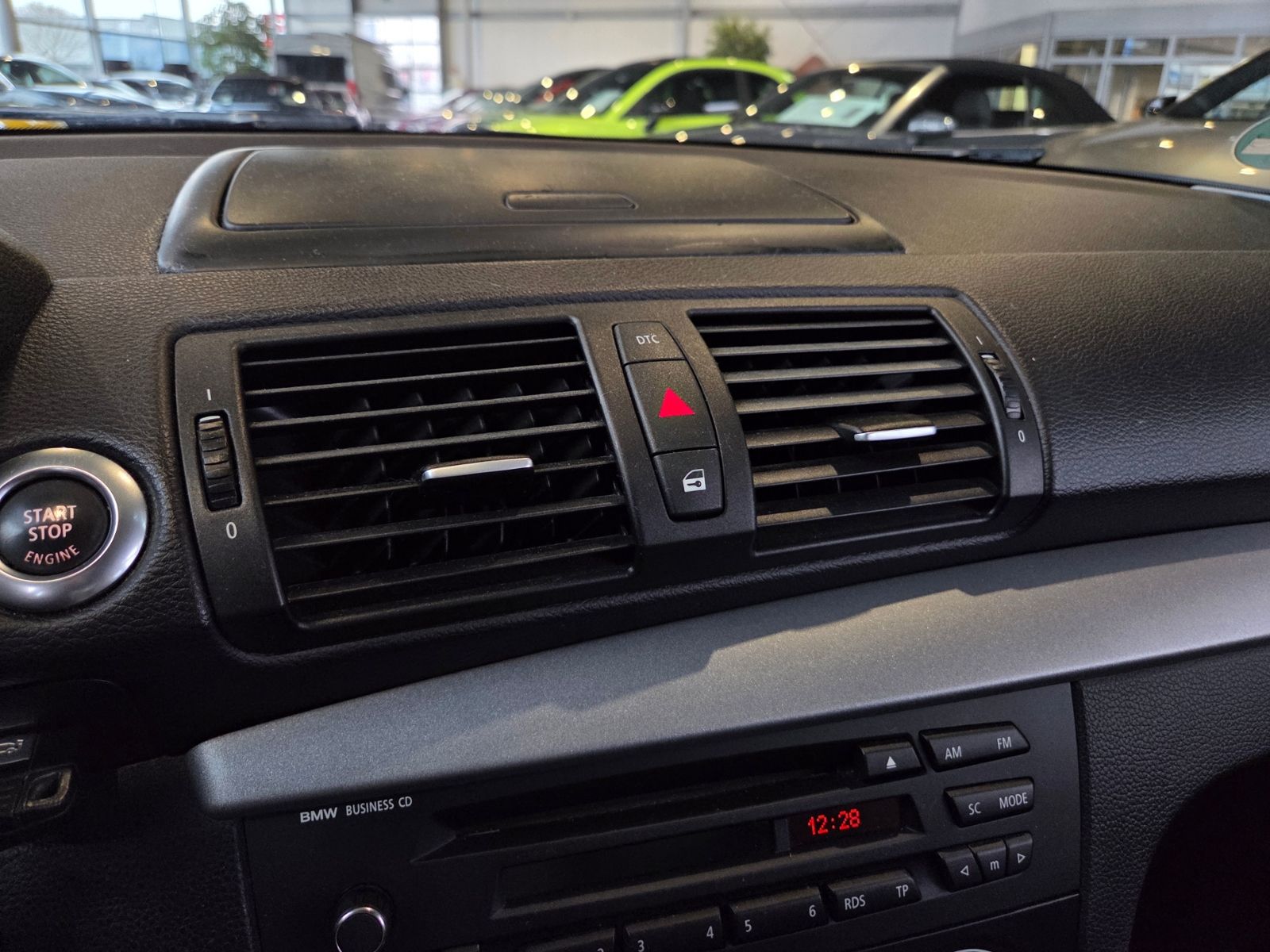 Fahrzeugabbildung BMW 116i Limousine KLIMA SHZ ALU - KM-Original