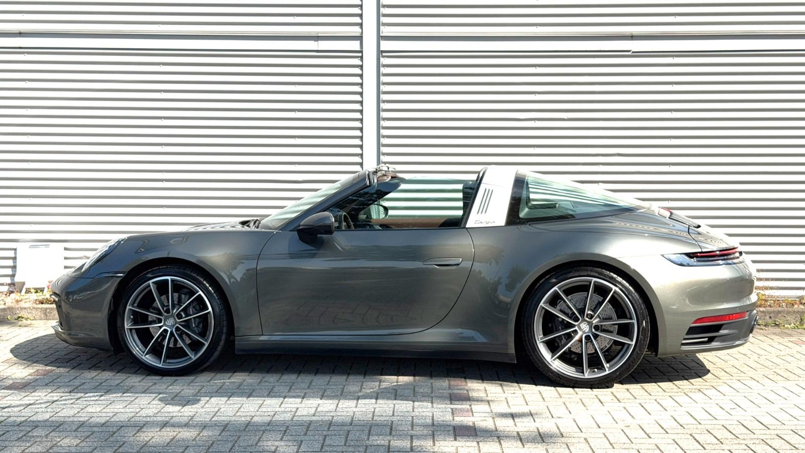 Porsche 992 Carrera 4 Targa Techart - Performance