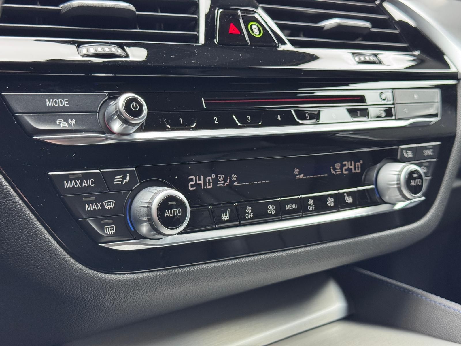 Fahrzeugabbildung BMW 520d M-PAKET/ACC/PANO/HUD/DA+/KEYL/LED/R-CAM/DAB