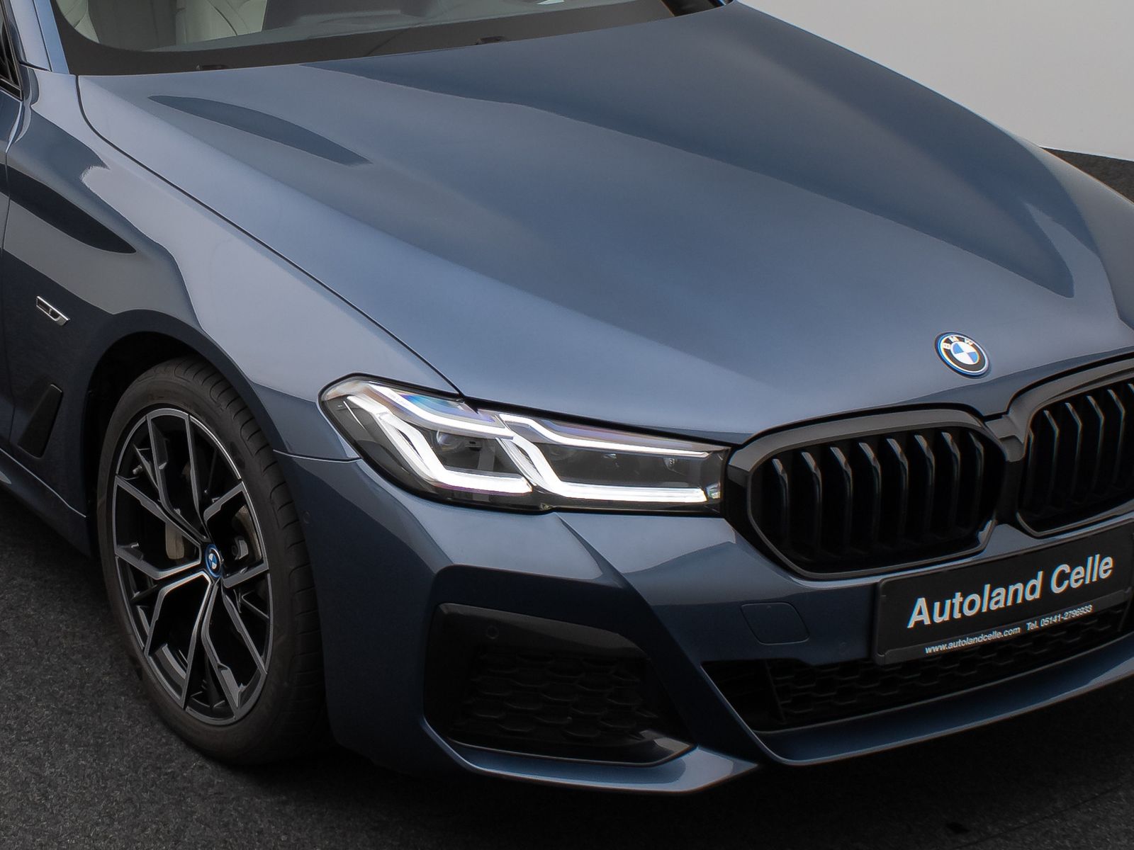 Fahrzeugabbildung BMW 530e M Sport Kamera Laser HUD DAB H/K Alarm 19"