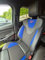 Ford Focus 2,0 EcoBoost ST - Ford Focus mit Benzin-Antrieb: Limousine, 2.0