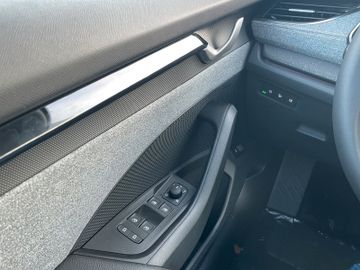 Skoda Octavia Combi 2.0 TDI DSG *AHK*MATRIX*PANO*NAVI*