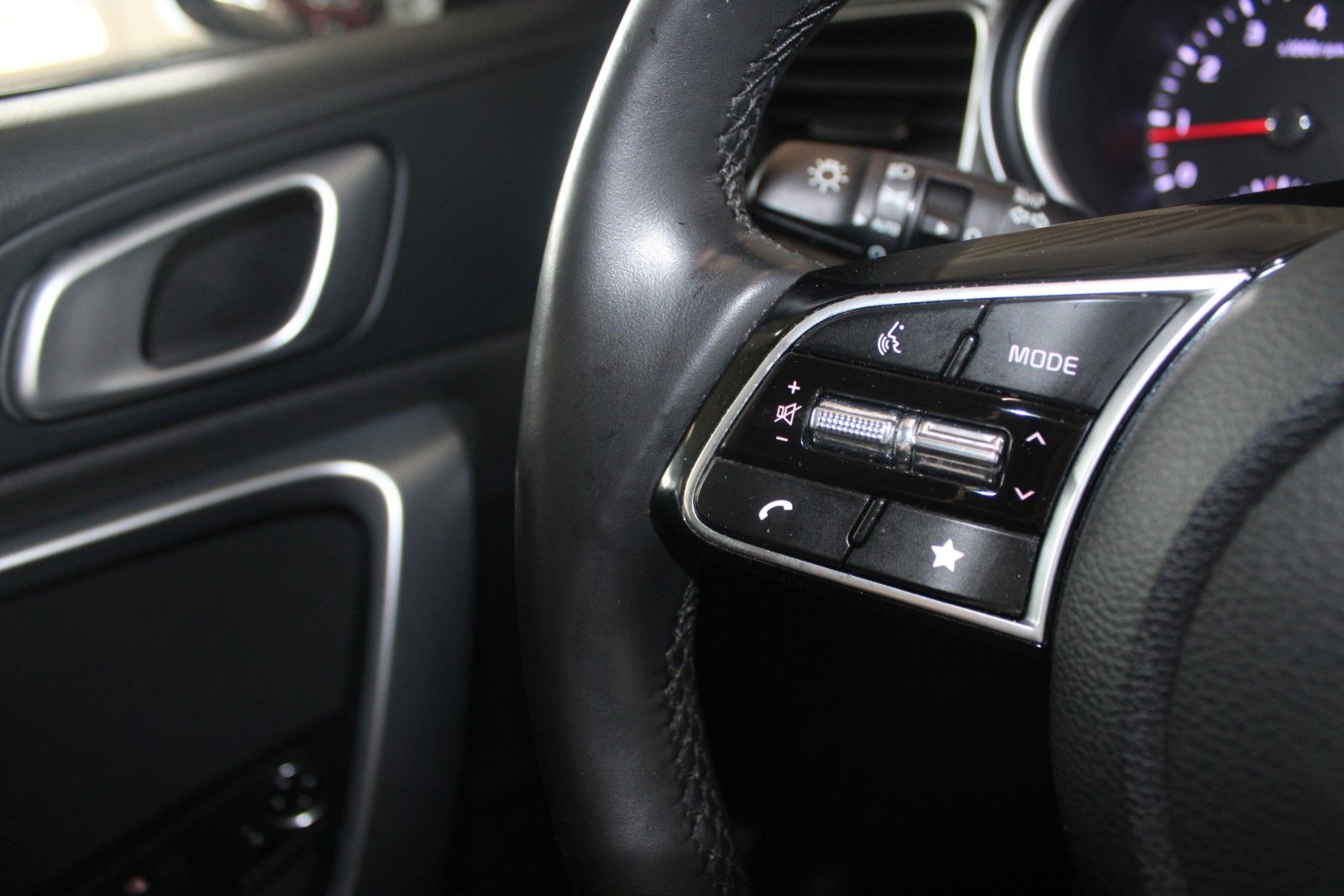Fahrzeugabbildung Kia cee'd SW 1,5T Prestige Aut. SHZ LHZ ACC CAM uvm.