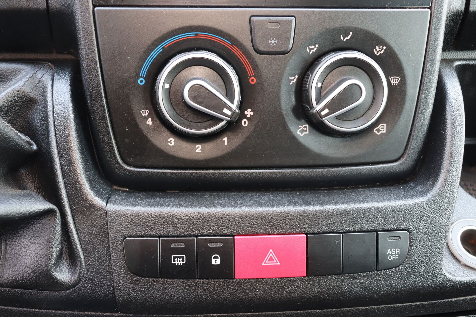 Fahrzeugabbildung Citroën Jumper 2.2d DOKA Kipper 7 Sitzer 1. Hand