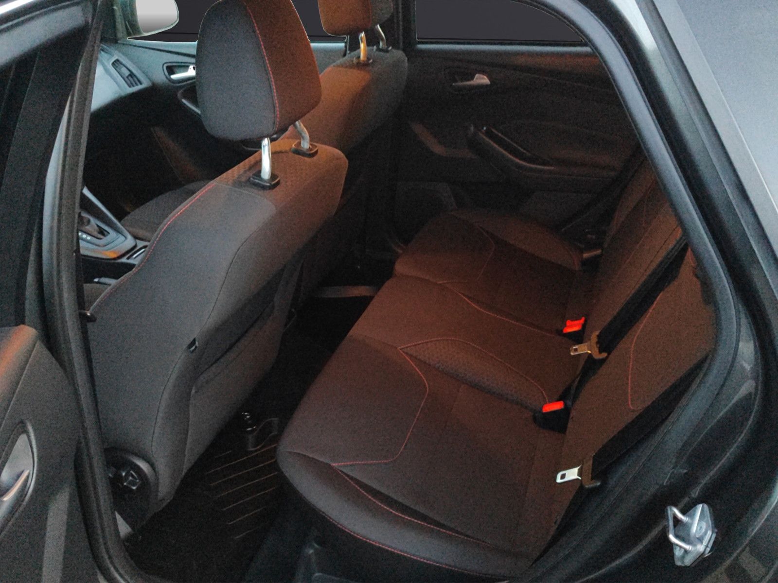 Fahrzeugabbildung Ford Focus Turnier ST-Line*Navi*SitzHZ*LenkradHZ*Blth