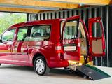 Volkswagen Caddy 1.6 Maxi Behindertengerecht-Rampe - aus 2010: Van