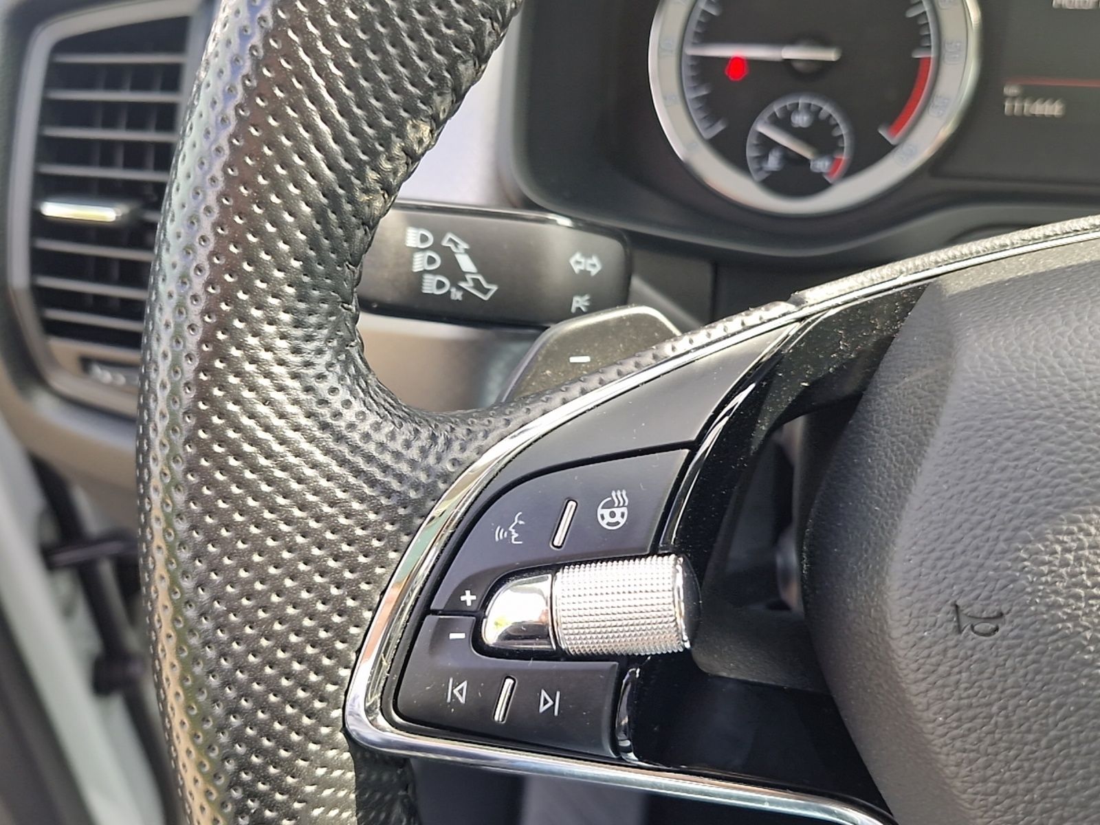 Fahrzeugabbildung SKODA Kodiaq TDI Clever 4x4 LED Navi ACC STHZ 4xSHZ