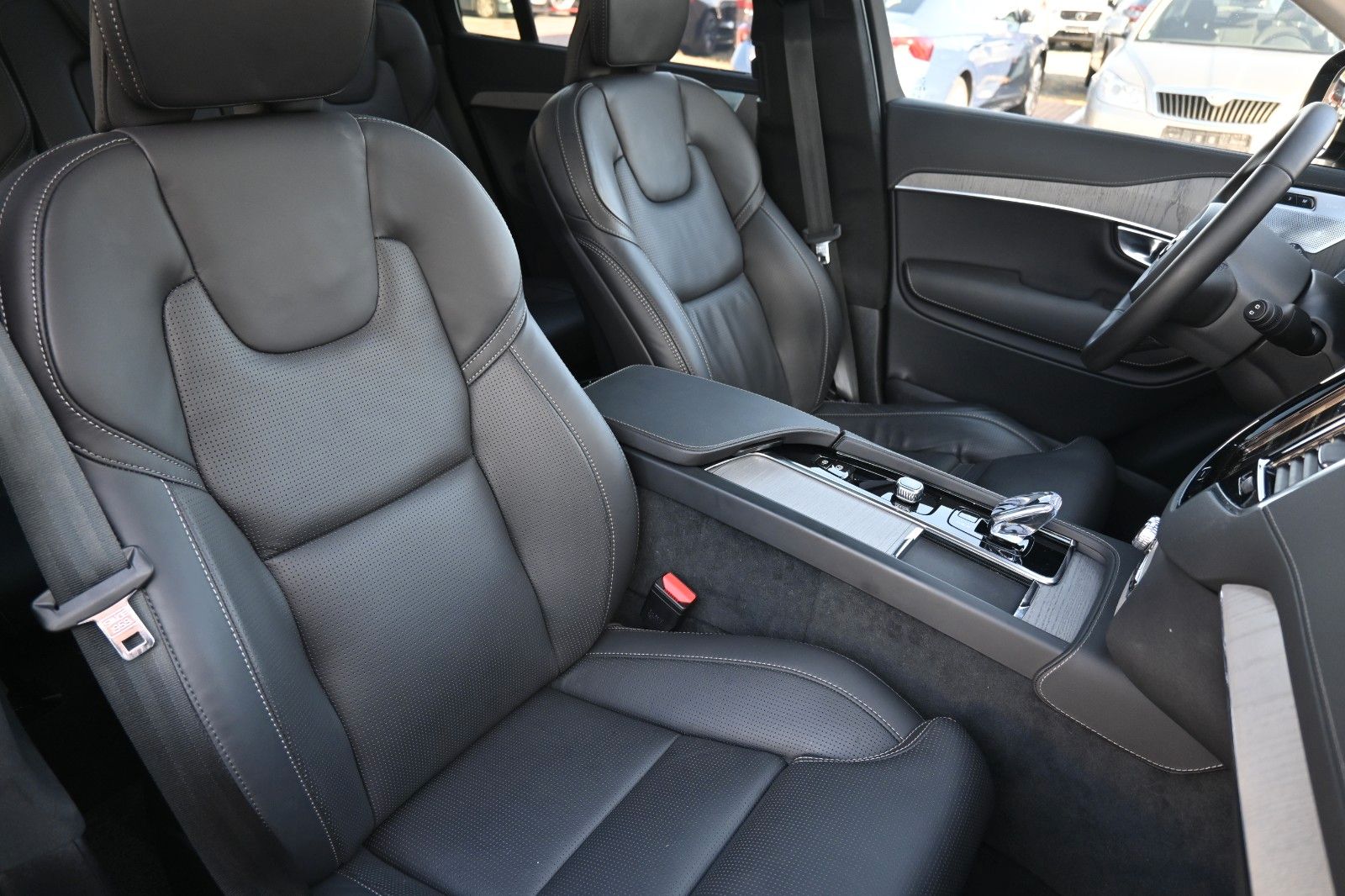 Fahrzeugabbildung Volvo XC90 T8 AWD RC Ultra Dark*LUFT*360°*ACC*AHK