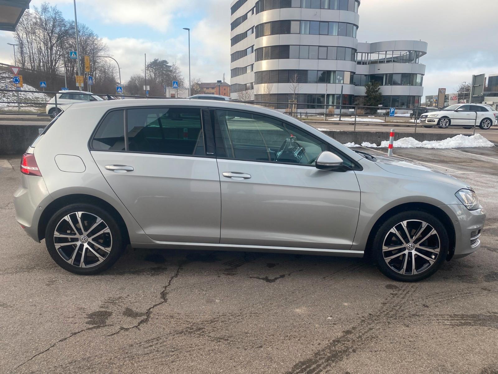 Volkswagen Golf VII Lim. Allstar 1.2-XENON-NAVI-KAMERA-AHK