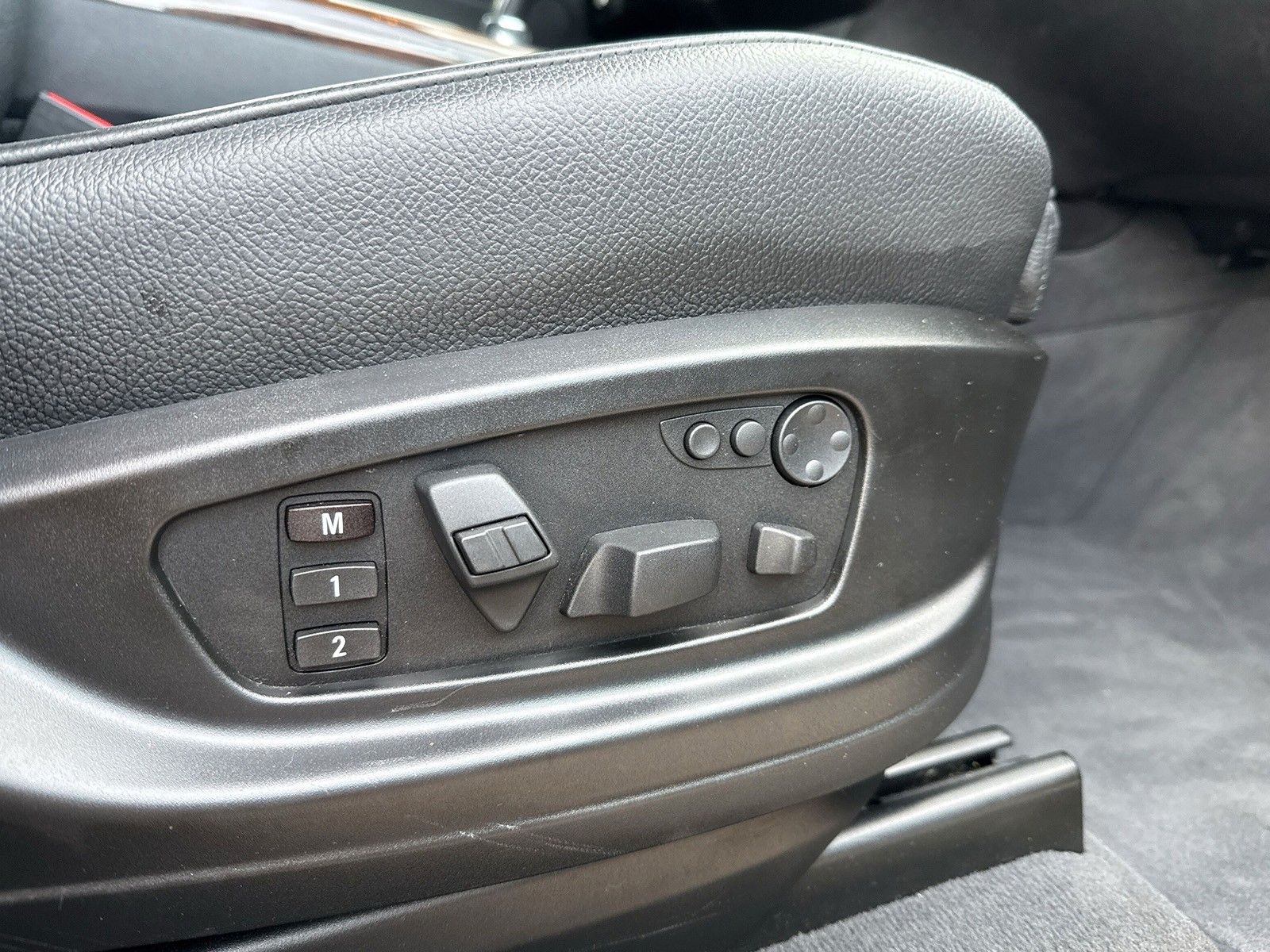 Fahrzeugabbildung BMW X5 xDrive50i*Pano*Bi-Xen*Memory*Head-Up*2-Zonen*