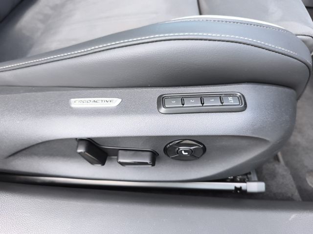 Fahrzeugabbildung Volkswagen Passat Variant 1.5 eTSI DSG Business LED ACC NAV