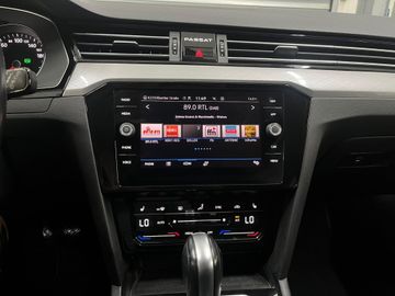 Volkswagen Passat - 12