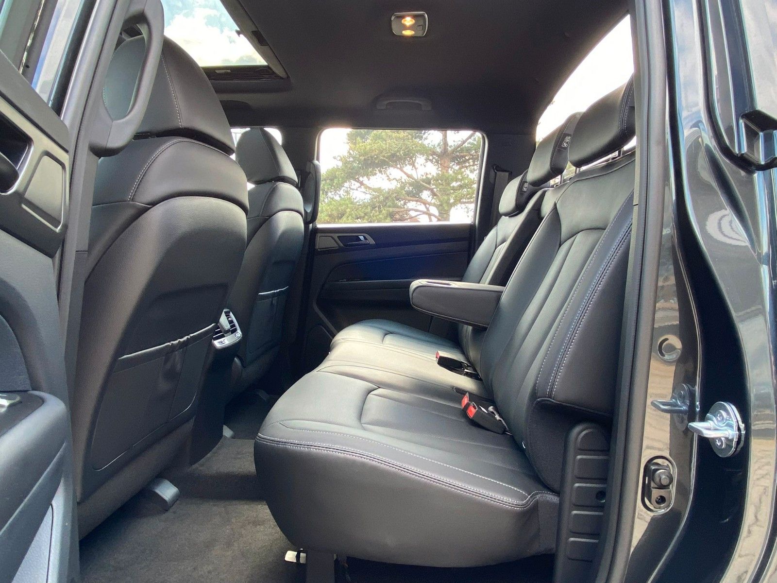 Fahrzeugabbildung Ssangyong Musso Grand 2.2d AT 4x4 BLACK XENON+SD+DIFF