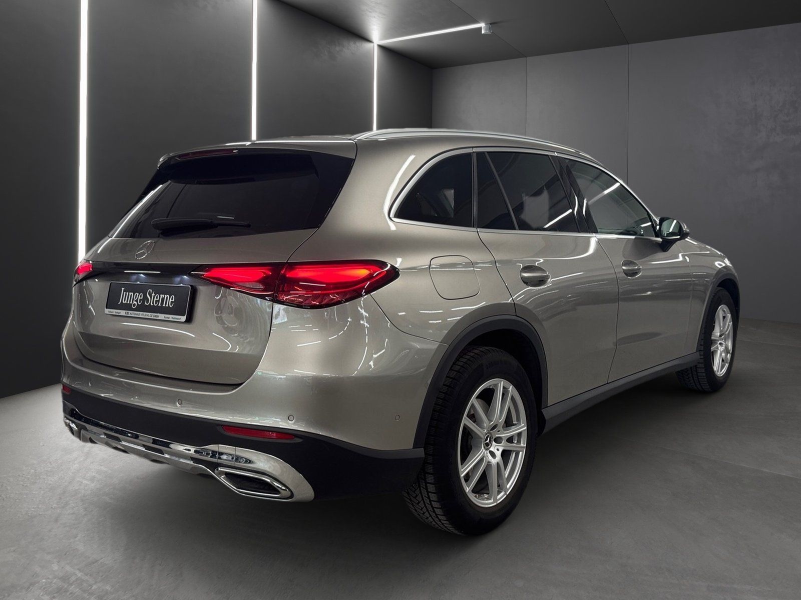 Fahrzeugabbildung Mercedes-Benz GLC 220 d 4M*Avantgarde*Distronic*AHK*DigiLight