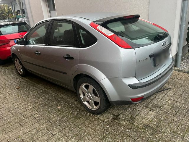 Ford Verkaufe Ford Focus 1,6 Benziner mit Tüv