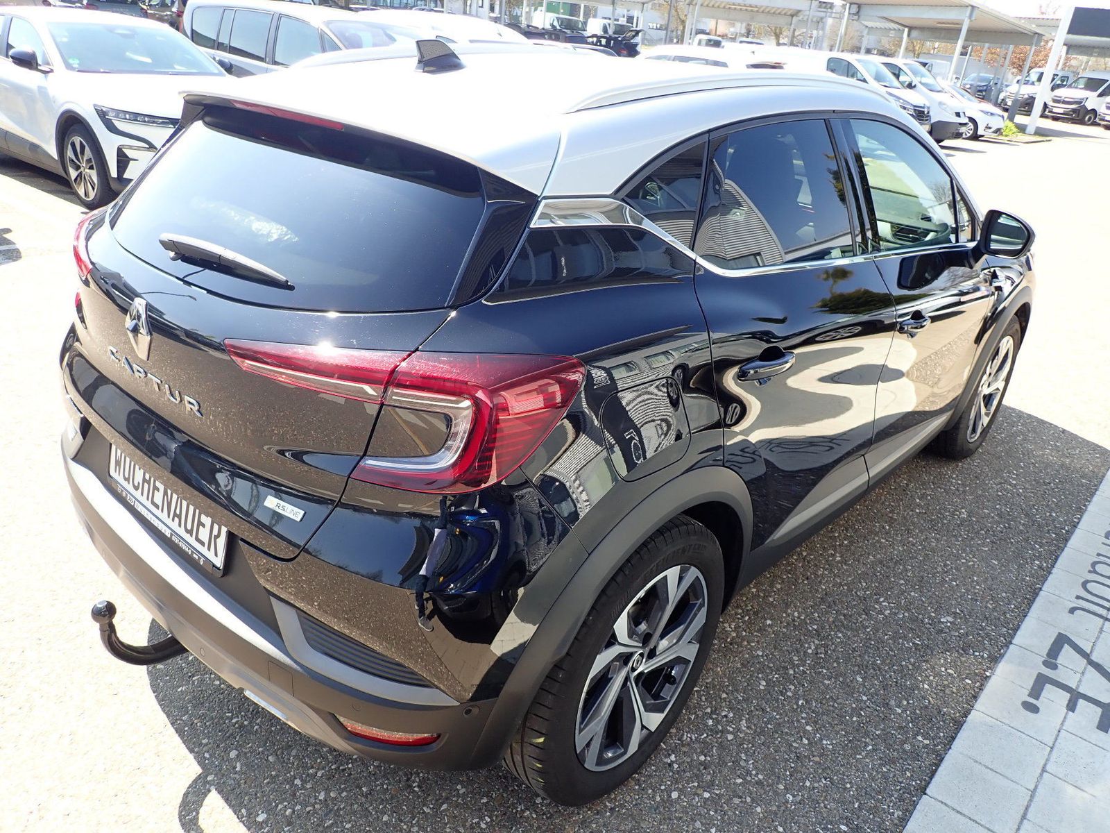 Fahrzeugabbildung Renault Captur TCe 140 EDC R.S.LINE/AUTOM./SHZ/NAVI/AHK/