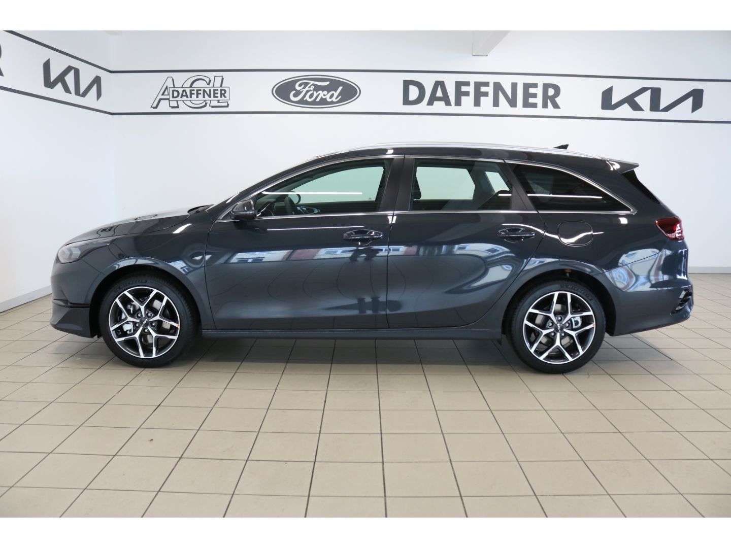 Fahrzeugabbildung Kia Ceed_sw 1.5 T-GDI Spirit SHZ Navi JBL Kamera