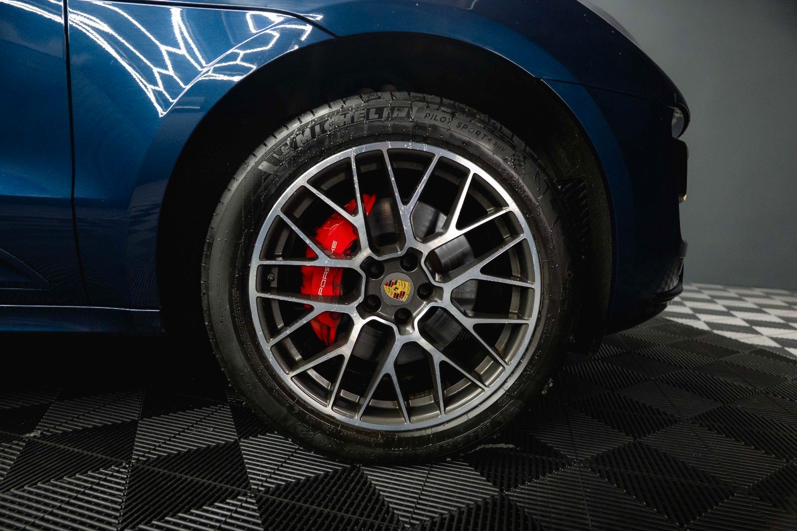 Fahrzeugabbildung Porsche Macan Turbo Sport-Design Chrono+ *Pano*DAB*LED*