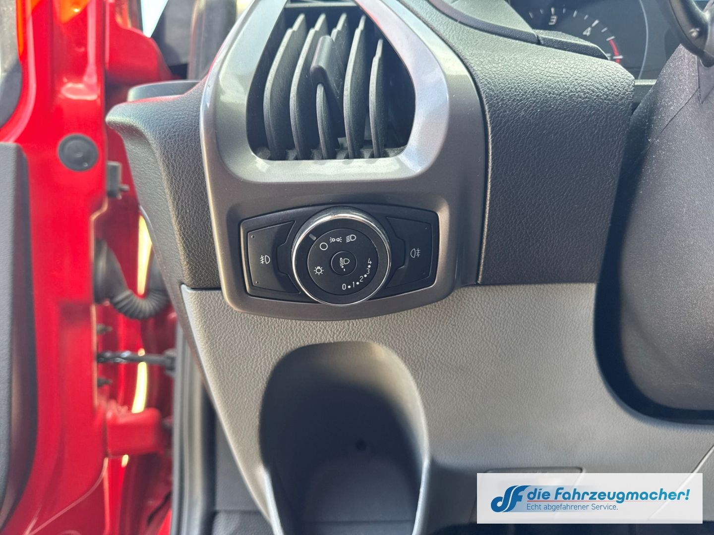 Fahrzeugabbildung Ford Transit Custom Tourneo 310 L1 Trend *EXPORT *274