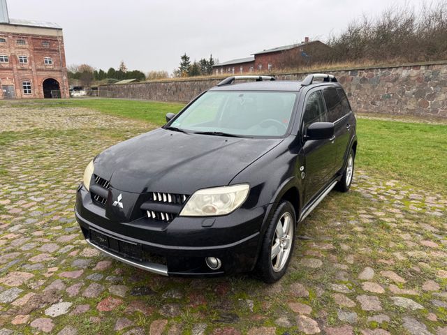 Mitsubishi Outlander 2.4 Dakar / Automatik