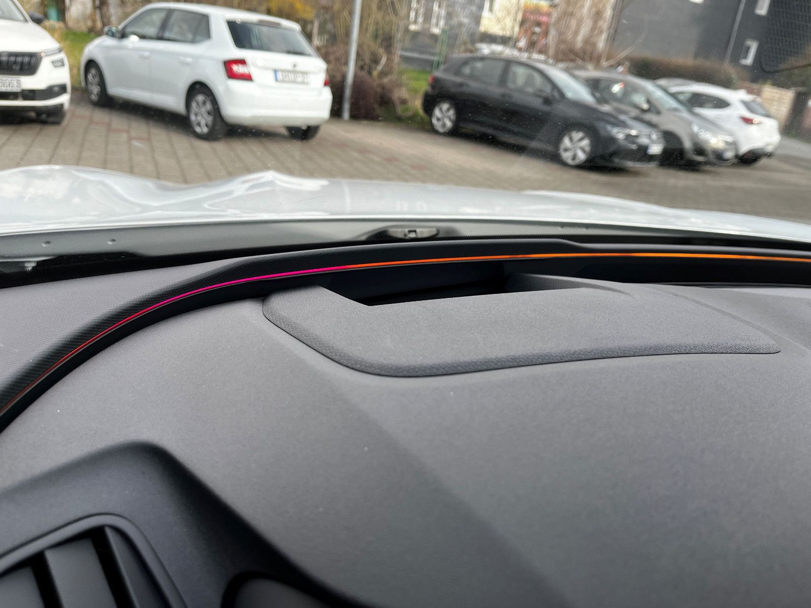 Fahrzeugabbildung CUPRA Terramar 2.0 TSI 4Drive VZ AHK PANO 20" SENN HUP