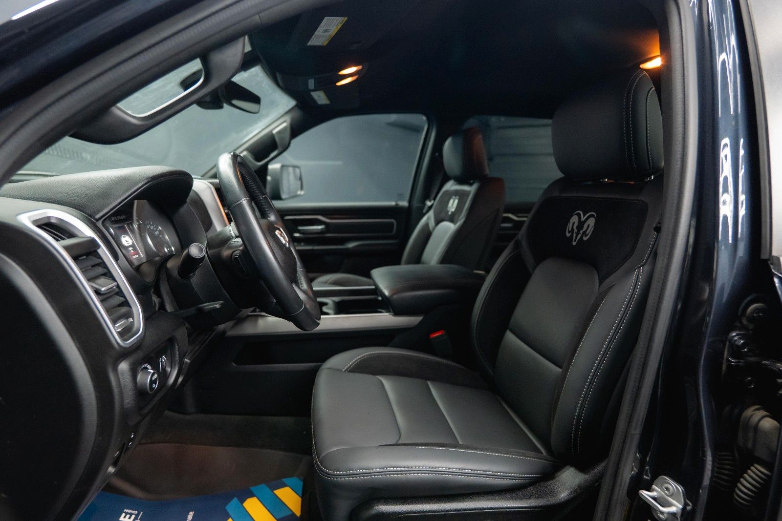 Fahrzeugabbildung Dodge RAM 5.7 V8 HEMI 4x4 OFFROAD Night Limited 19%