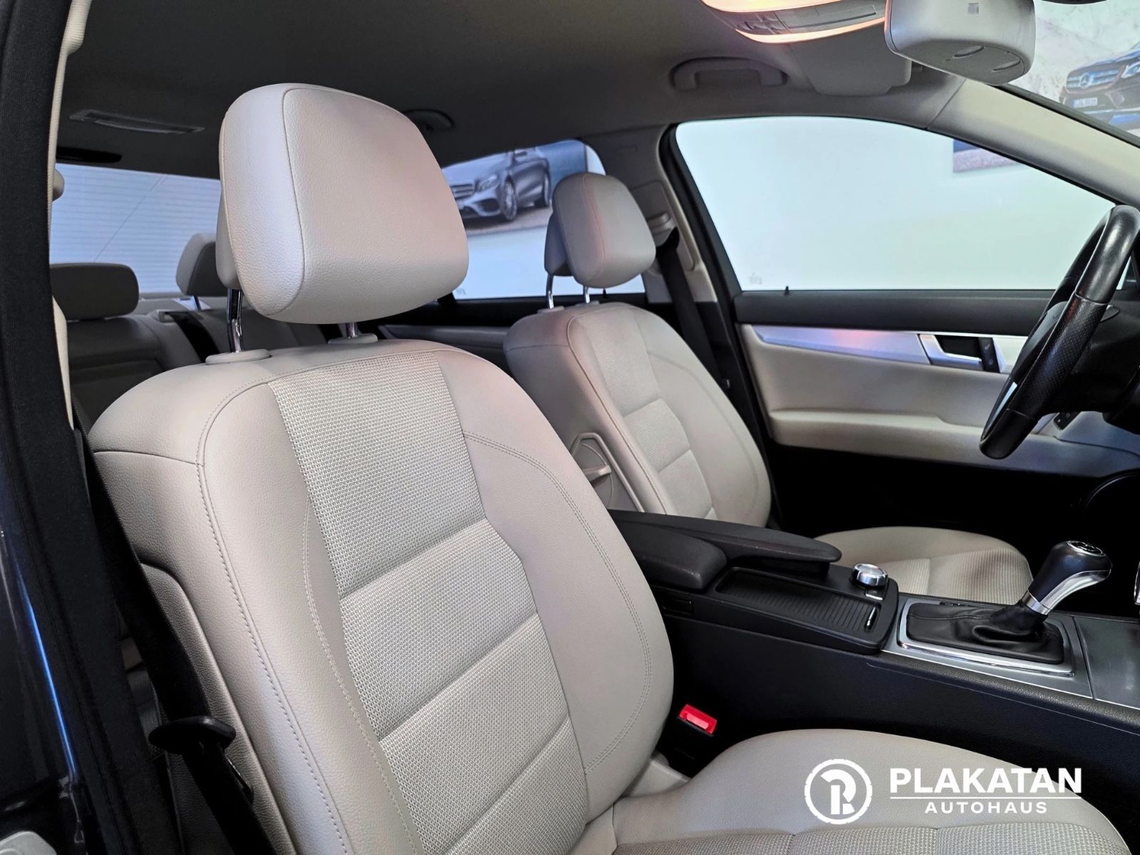 Fahrzeugabbildung Mercedes-Benz C 200 CGI Avantgarde Bi-Xenon AdaptLicht