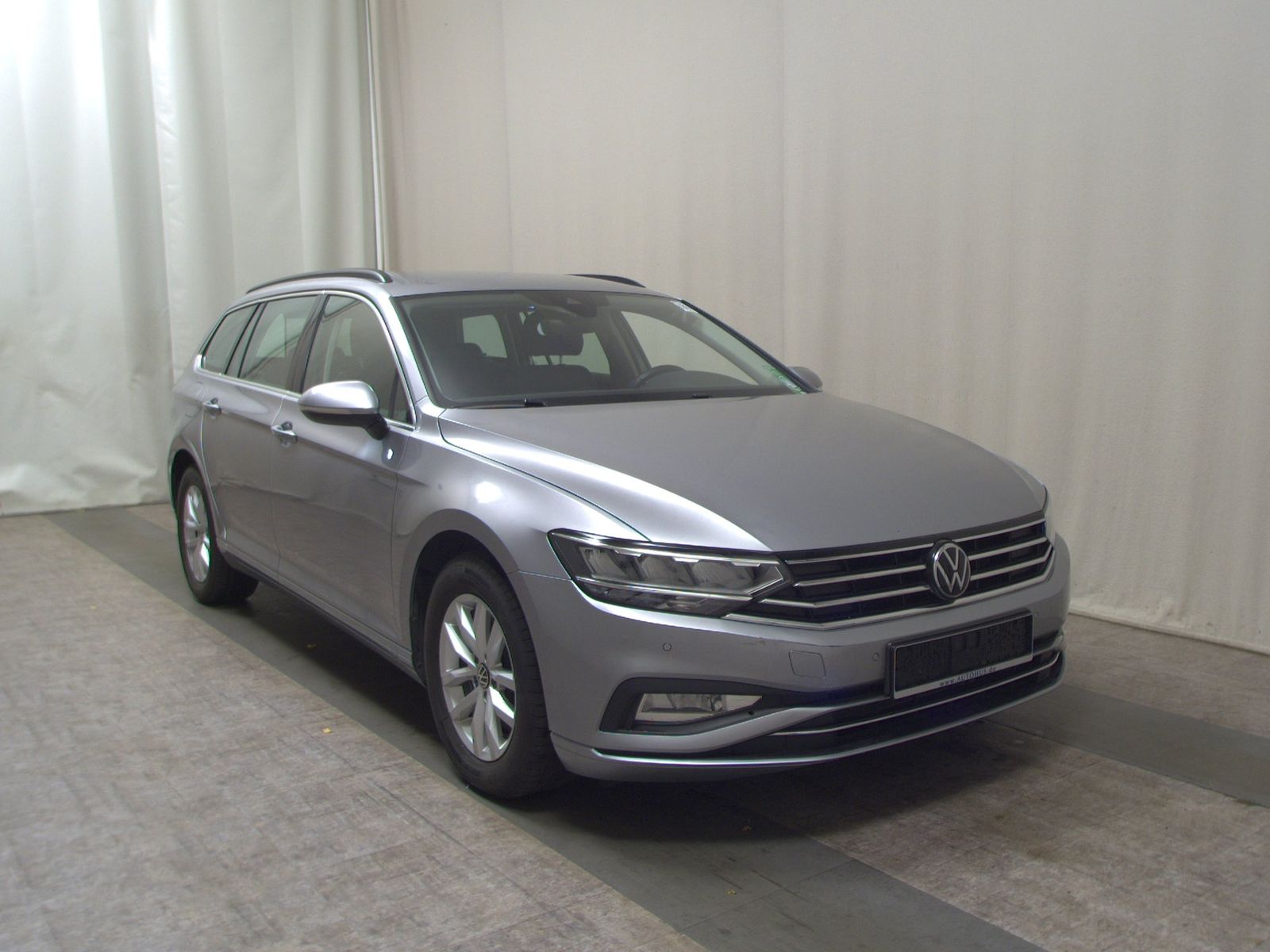 Volkswagen Passat Variant 2.0 TDI Business Navi LED AID AHK imagem 3