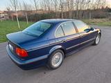 BMW 528i E39 - blaue BMW 528