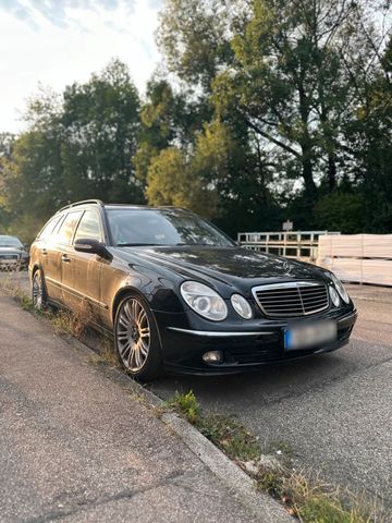 Mercedes-Benz Mercedes Benz E320 mit Motorschaden als Er...