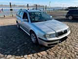 Skoda Octavia 1,6 Tüv 03/28 Klima&PDC - Skoda Octavia aus 2004: Kombi