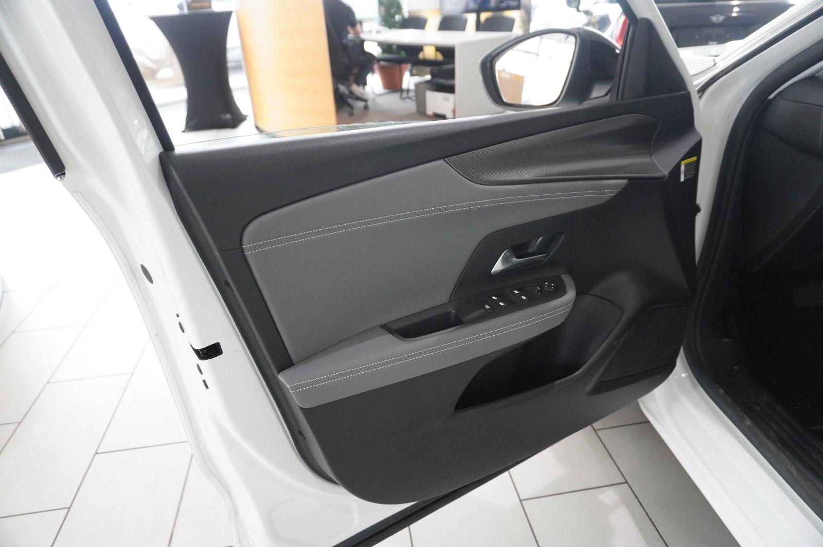 Fahrzeugabbildung Opel Mokka-e ELEGANCE 3-PHASIG NAVI/LED/KAMERA/DAB+