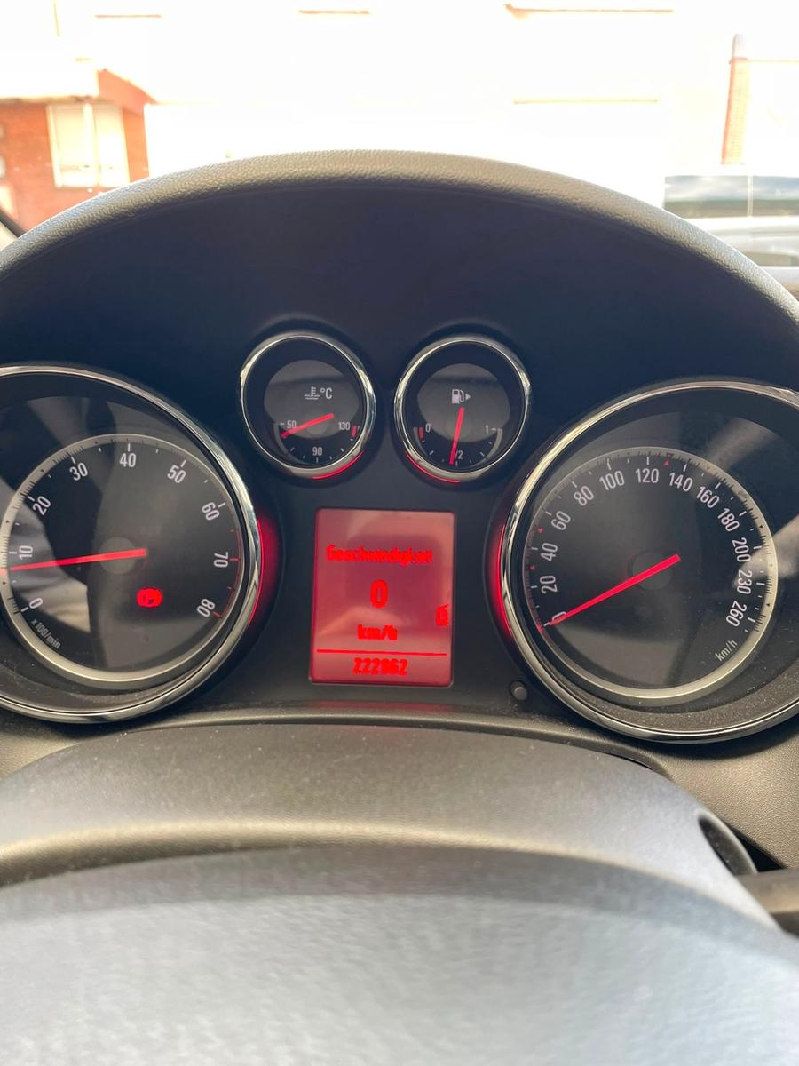 Opel Astra 2011 — engine 1.364 cm³, 120 HP (88kW)
