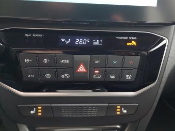 KGM Tivoli ESSENTIAL 1.5 MT NaviCarPlayRFKDABSHZ