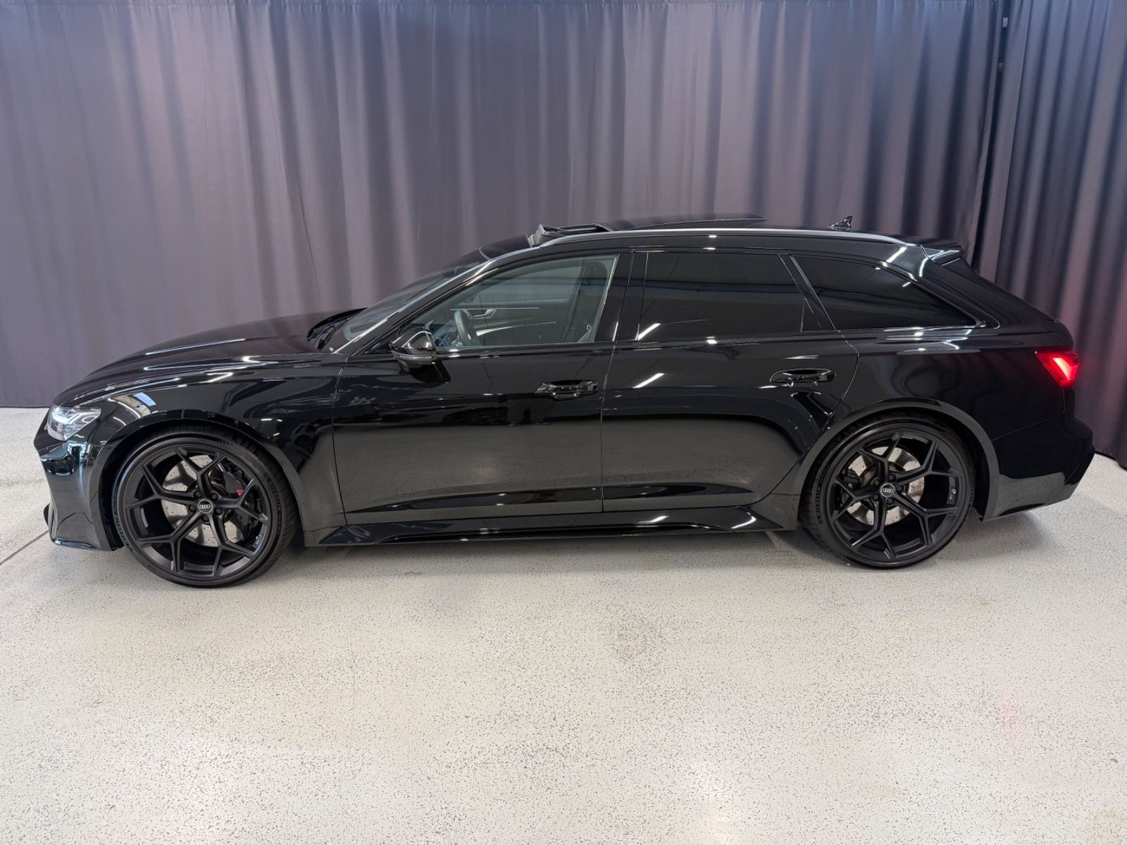 Audi RS6 PERFORMANCE*HUD*AHK*MATRIX*PANO*630PS imagem 3