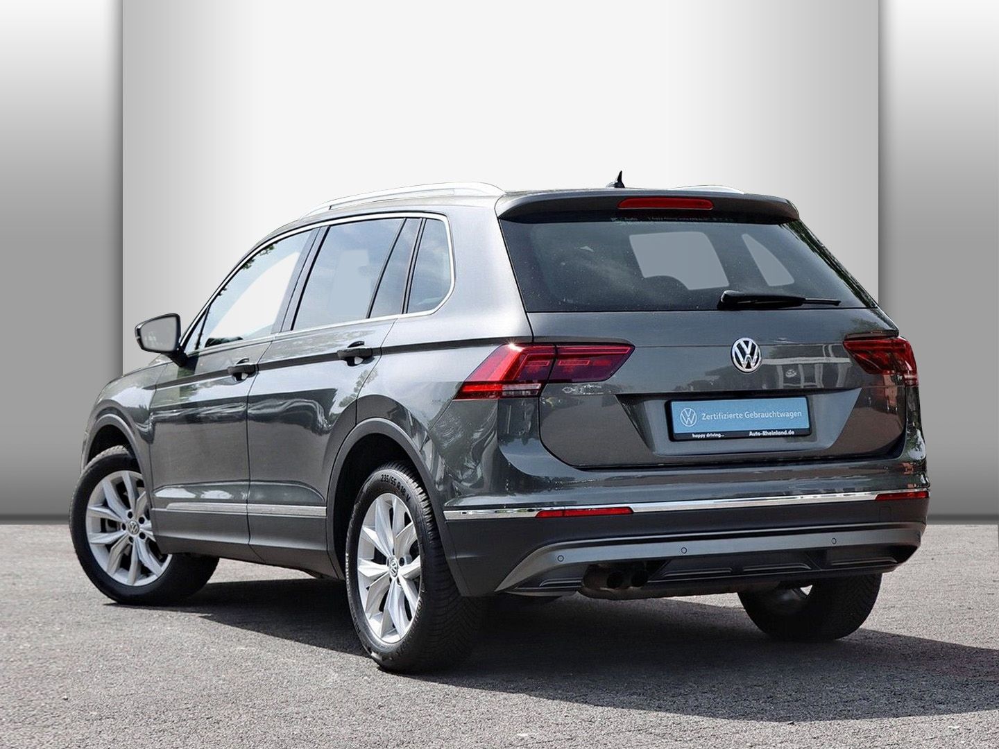 Volkswagen Tiguan Highline 4MOTION 2.0 TSI DSG PANO KAMERAS foto 2