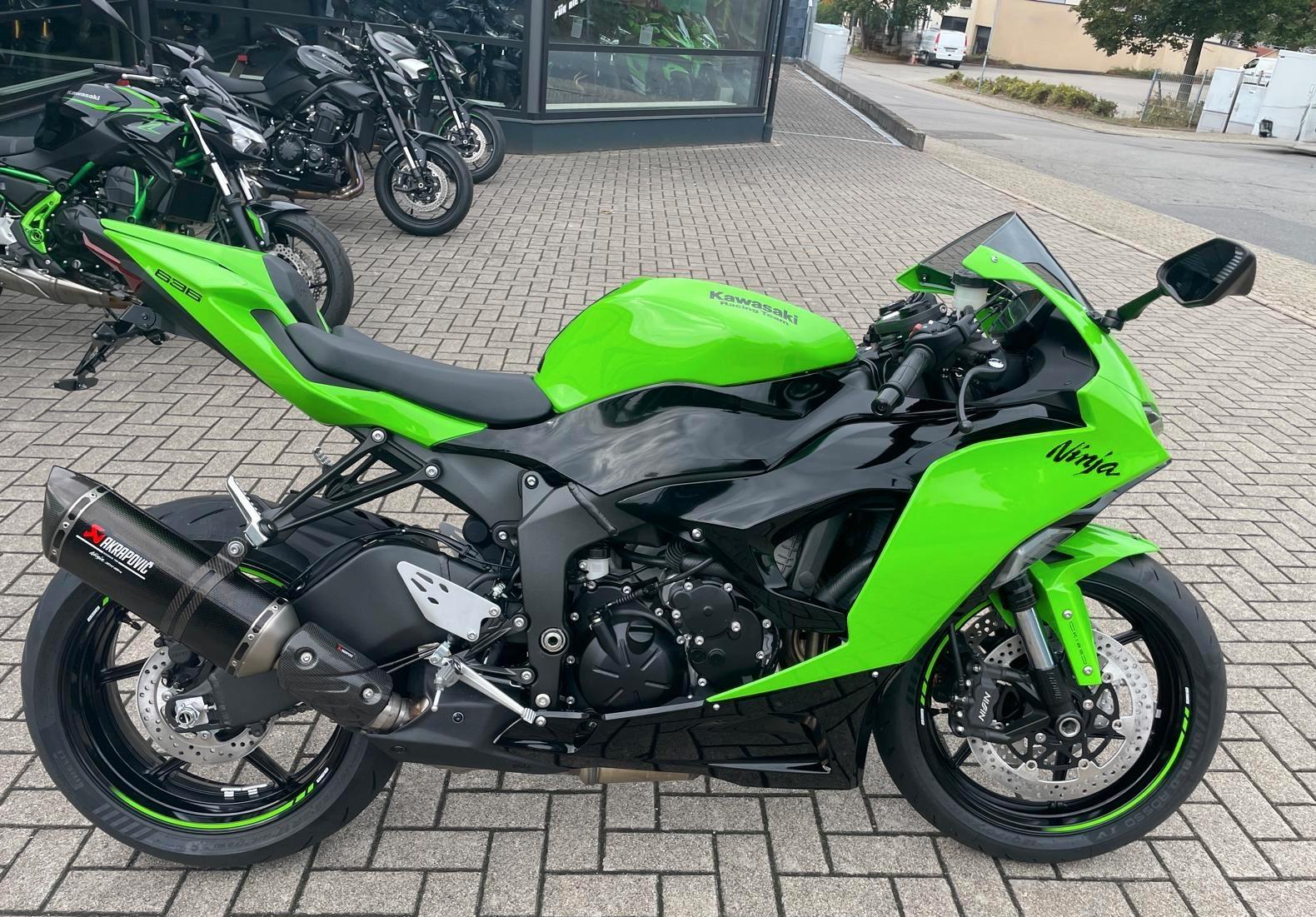 Kawasaki Ninja ZX-6R/Höly Performance/Akrapovic + Extras