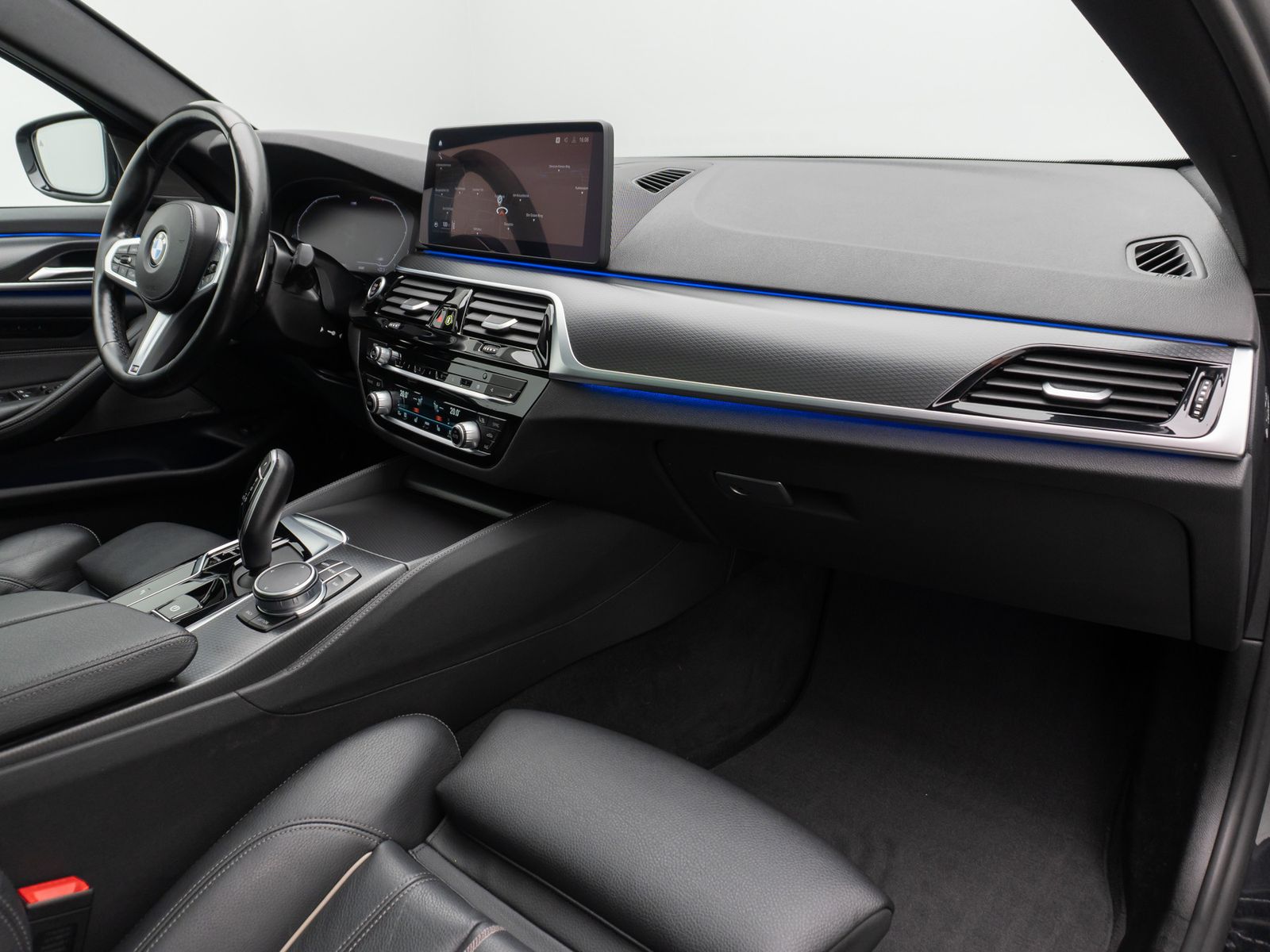 Fahrzeugabbildung BMW 520d xD M Sport Panorama Kamera DAB H/K Alarm