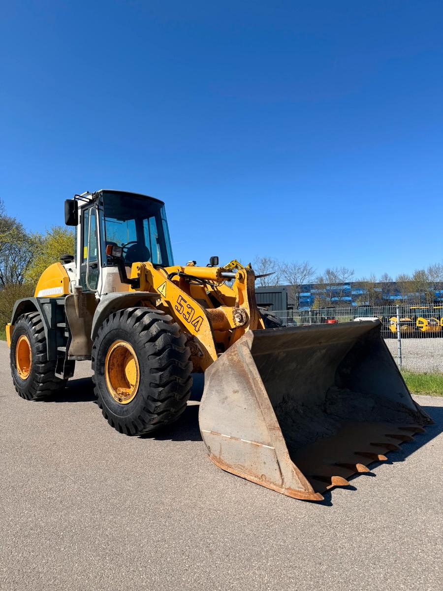 Liebherr L534 inkl. Schaufel