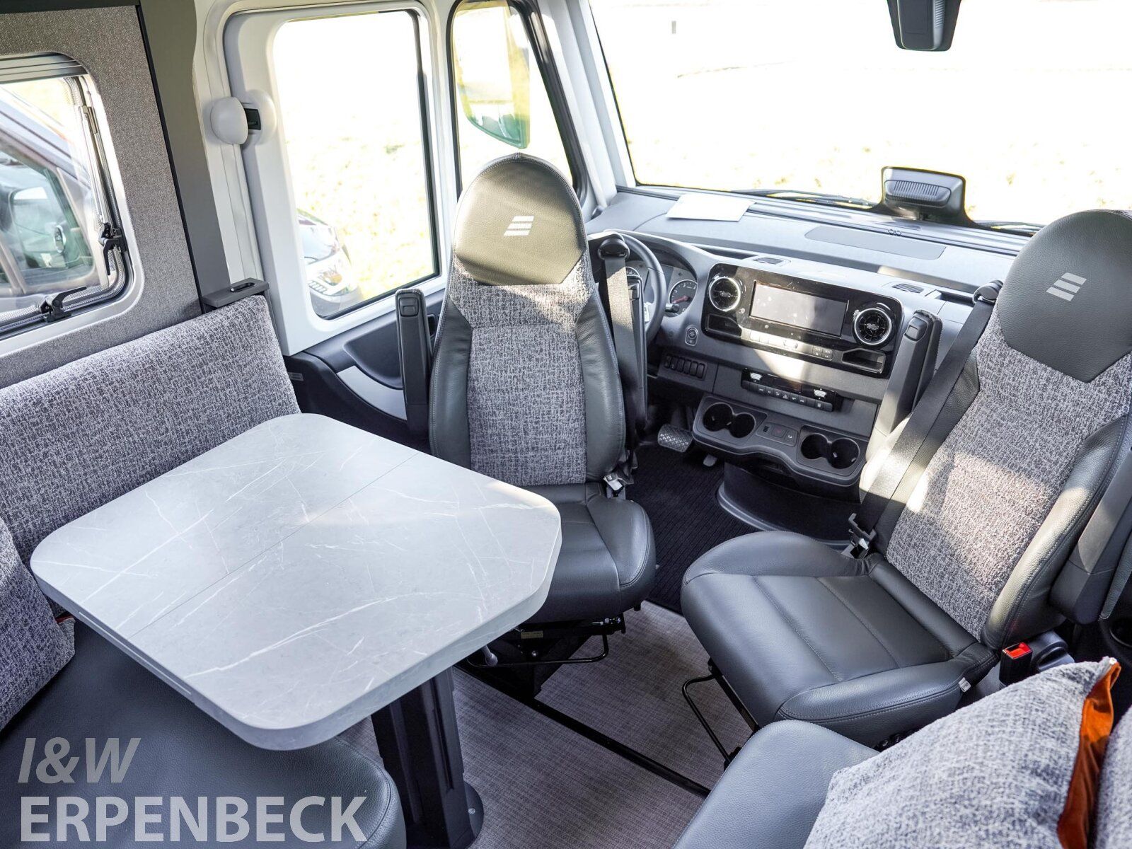 Fahrzeugabbildung HYMER / ERIBA / HYMERCAR B-Klasse ModernComfort I 680 / BMC-I 680