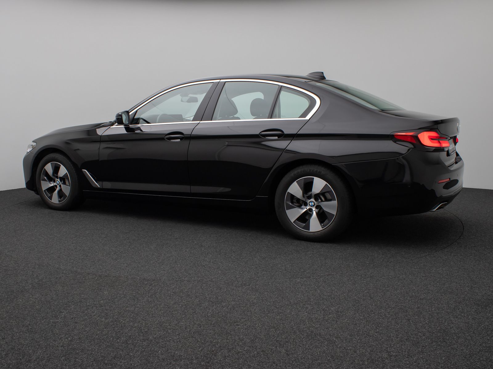 Fahrzeugabbildung BMW 530i Lim.DAB CockPitPro PDC Sitzhzg Alarm LED