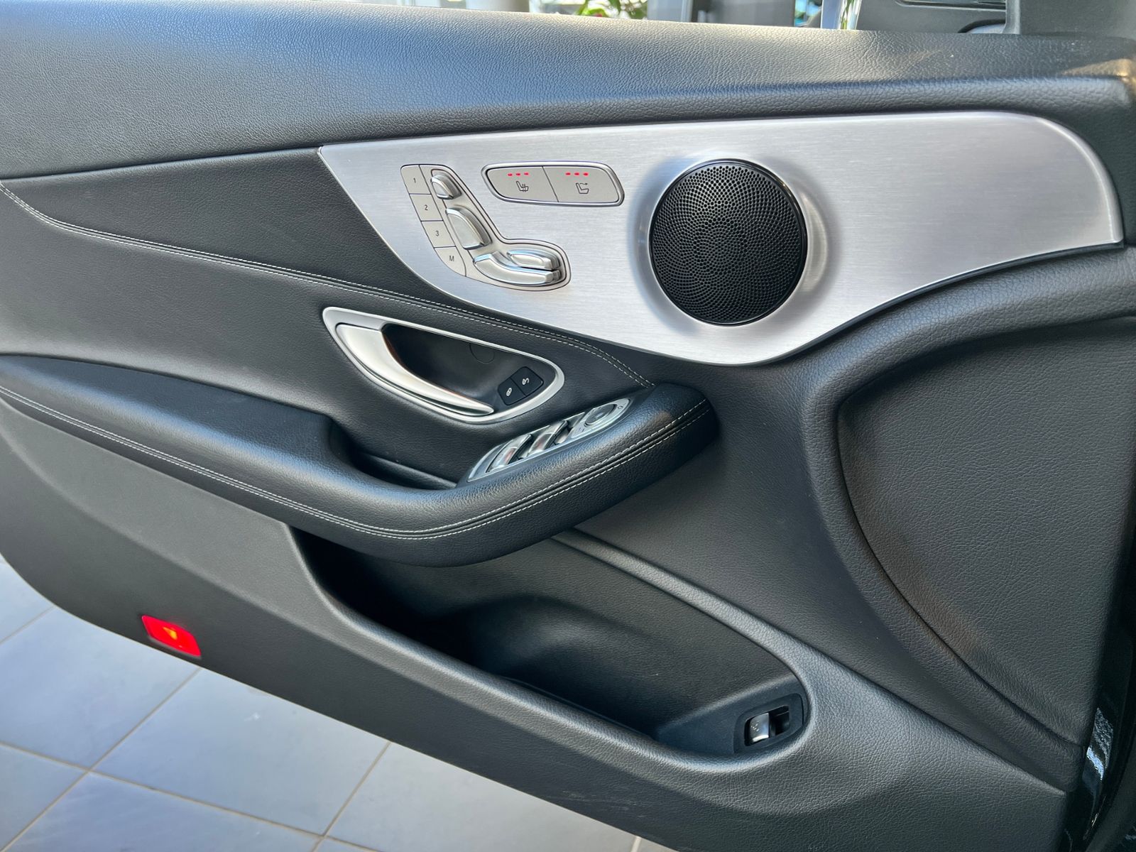 Fahrzeugabbildung Mercedes-Benz C 200 Cabrio LED NAVI ALU PDC