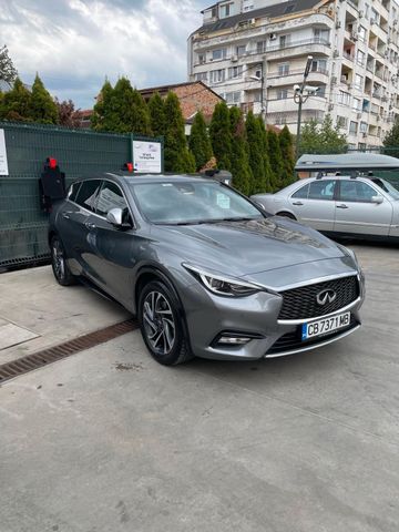 INFINITI Q30