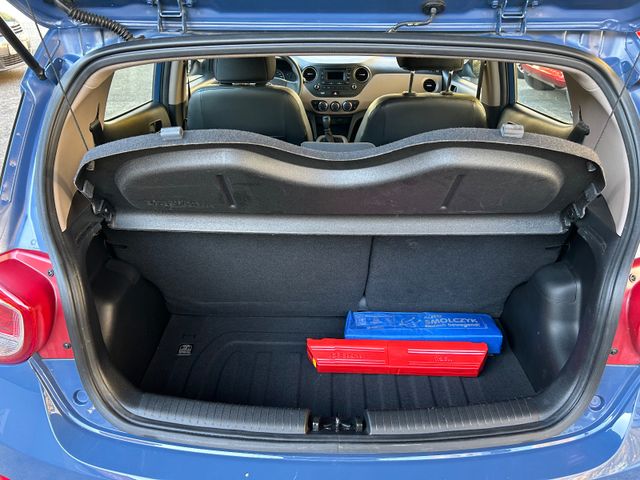 Fahrzeugabbildung Hyundai i10 +NaviZB+AllwetterRäder+Klima+Servo+USB