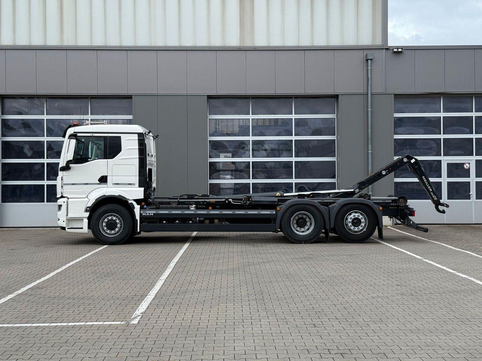 Fahrzeugabbildung MAN TGS 26.520 6x4H-2 BL MEILLER RS 21.70 Funkfernb.