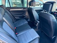 Volkswagen Passat Var. 2.0 TSI DSG 4M R-Line STDHZ PANO AHK bei Autohaus Landmann & Maier OHG