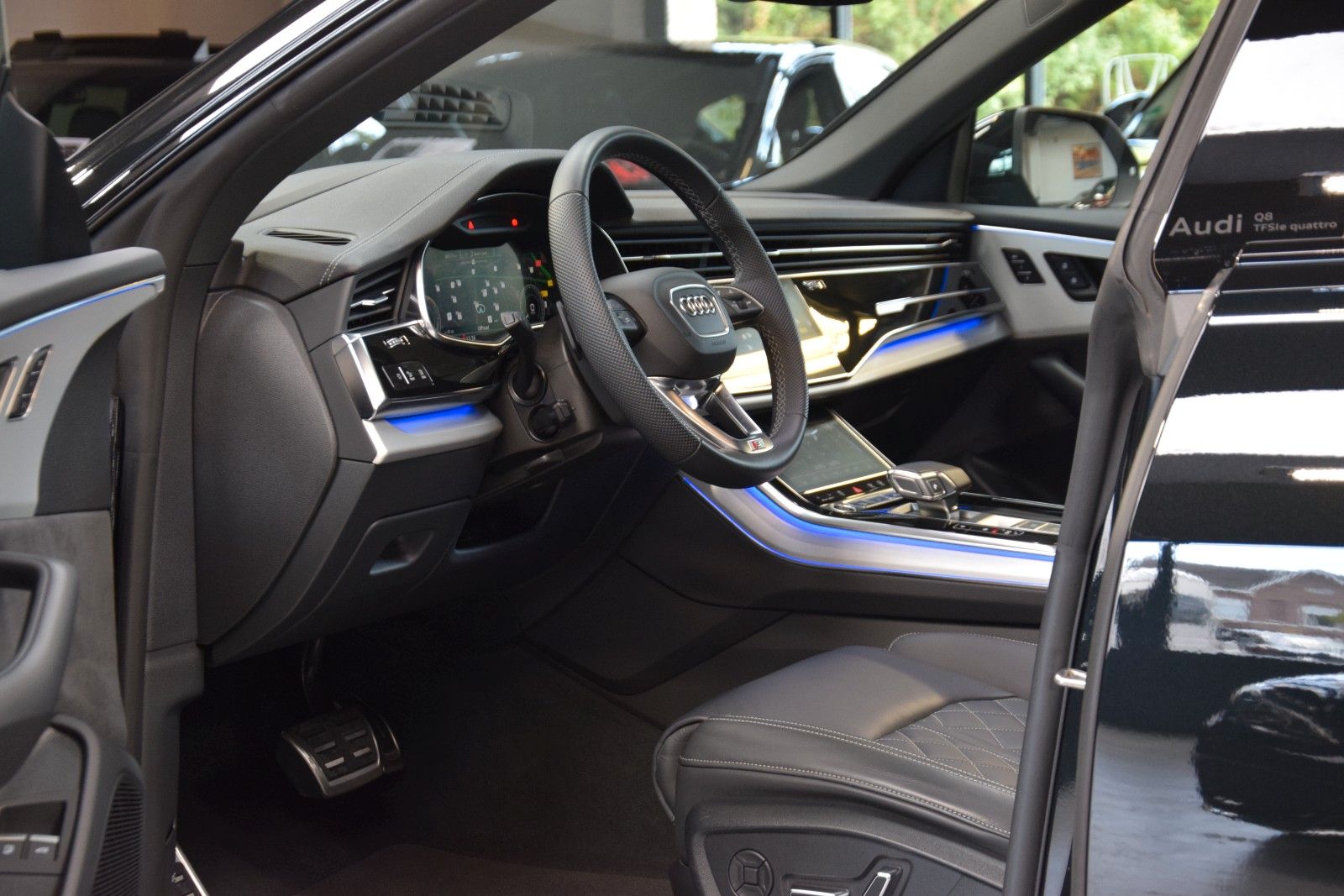 Audi Q8 55 TFSI e quattro RS Sitze|Panorama|Facelift imagem 3